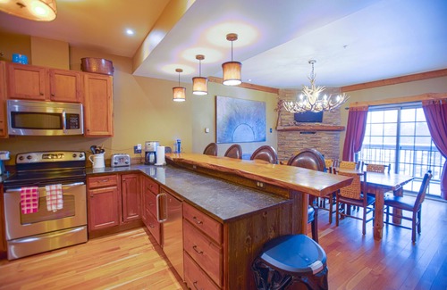 Hunter Copropriété | Ski on/Ski off, Convenient, Spacious & Extra Clean, Perfect for Large Families