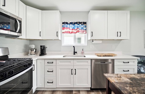 Waterford Maison | Ski Pine Knob/Mt Holly/Alpine, 2 bed 2 bath in Waterford - Dogs welcome!