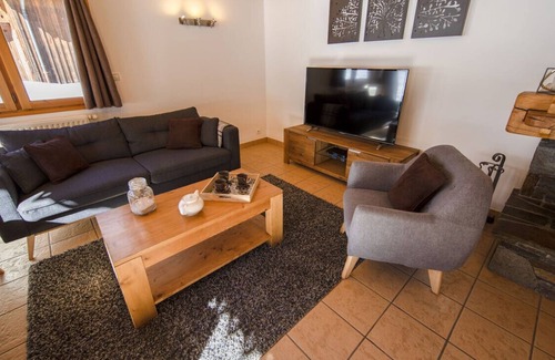 Les Prodains Chalet De Ski | Ski-To-Door chalet with real log fire and garden in Morzine-Avoriaz