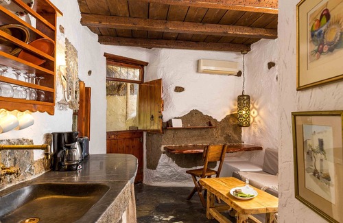 Aspros Potamos Cottage | Cottage familial avec jardin idéal pour les amoureux de la nature