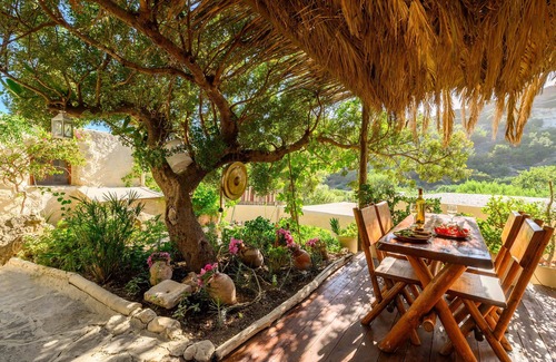 Aspros Potamos Cottage | Cottage familial avec jardin idéal pour les amoureux de la nature