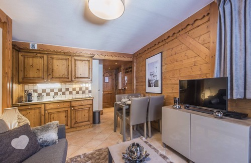 Meribel Centre Appartement | SKIS AU PIEDS AVEC PISCINE - CHARMANT APPARTEMENT - 4 personnes