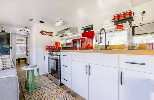 Elton Maison | Skoolie New River Gorge - Big Blue