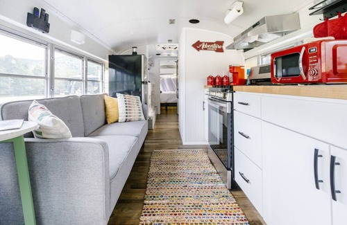 Elton Maison | Skoolie New River Gorge - Big Blue