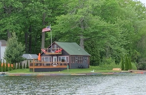 White Lake Cabine | Skull Island - Blackbeard's Hideaway