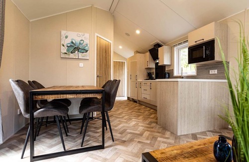 Ede Chalet De Ski | ✓ Sky at Bospark Ede ✓ Holiday home for 4 people ✓ Located in Ede (Gelderland) ✓ Holiday resort in the Veluwe region ✓ Book directly at the resort