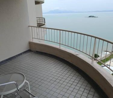 Tanjung Bungah Maison | Sky beach resort
