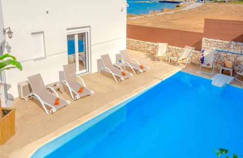 Skaleta Villa | Sky Beachfront Villa with private pool