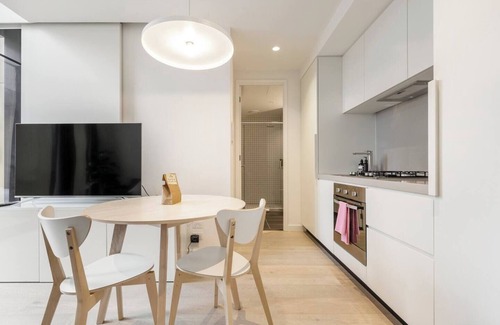 Melbourne Central Business District Appartement | Sky High City Luxury w Huge Deck and Shared Pool