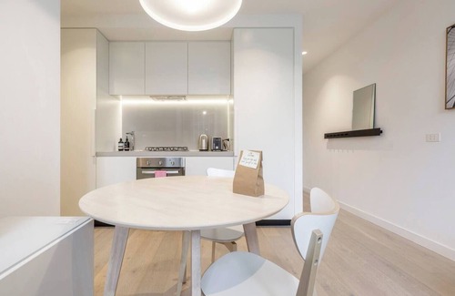Melbourne Central Business District Appartement | Sky High City Luxury w Huge Deck and Shared Pool