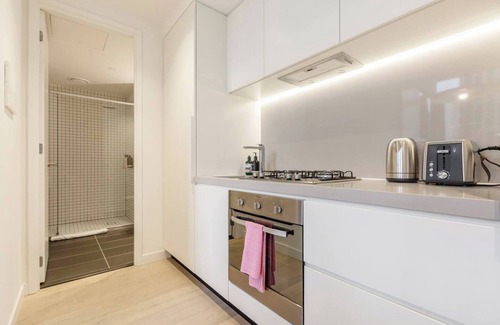 Melbourne Central Business District Appartement | Sky High City Luxury w Huge Deck and Shared Pool