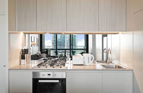 Docklands Appartement | Sky-High Docklands | Waterfront 2BR w/Gym & Pool