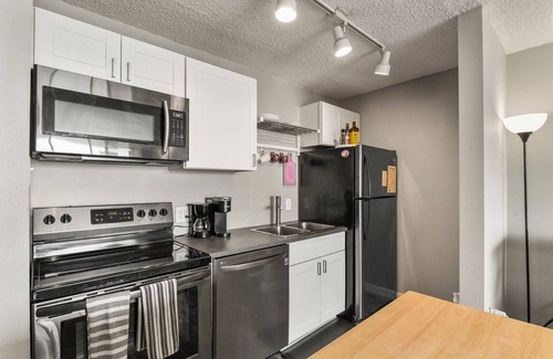Downtown Denver Appartement | Sky-High Downtown Denver Studio | Pet Friendly!