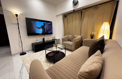 Goregaon West Appartement | Sky Oasis: Premium 2BHK I 65' TV, AC, High Floor, Andheri West