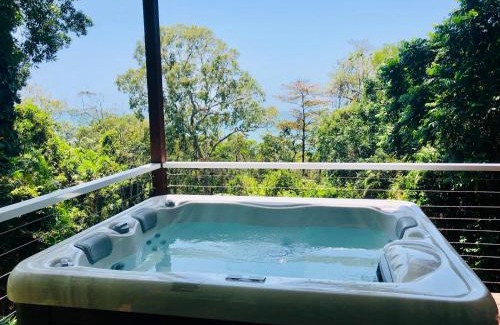 Rocky Point Maison | Sky: rainforest and ocean views with jacuzzi