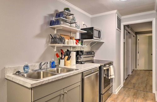 Jonesboro Appartement | 'Sky Terrace' Modern Apartment in Jonesboro!