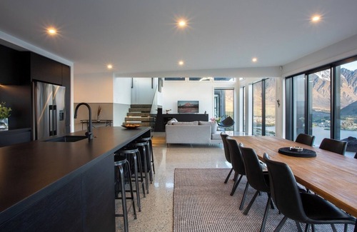 Frankton Villa | Sky Villa 1B