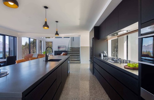 Frankton Villa | Sky Villa A, Free Parking, Gas Fire, Garage, AC