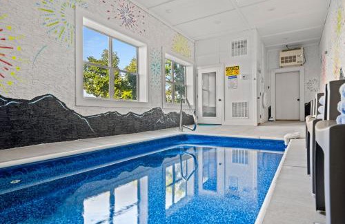 Pigeon Forge Maison | Skyburst - Relax & Play! Pool, Hot Tub, Games & Theater Room