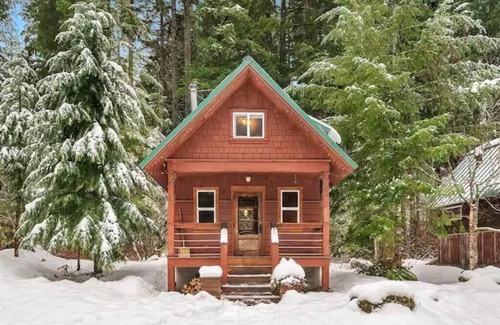 Skykomish Cabine | SkyCamp: Exclusive Stevens Pass Retreat w/ 5 Cabins, Spas & Sauna