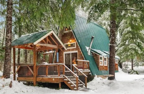 Skykomish Cabine | SkyCamp: Exclusive Stevens Pass Retreat w/ 5 Cabins, Spas & Sauna