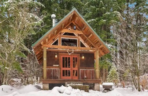 Skykomish Cabine | SkyCamp: Exclusive Stevens Pass Retreat w/ 5 Cabins, Spas & Sauna