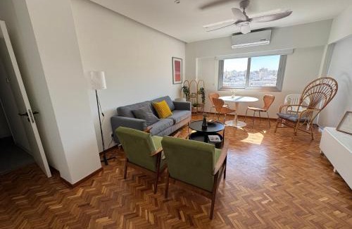 Lykabittos Appartement | Skyhigh Urban Apts
