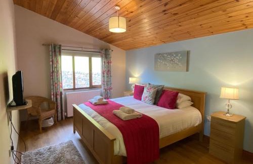 Cupar Chalet De Ski | Skylark Lodge with Hot Tub