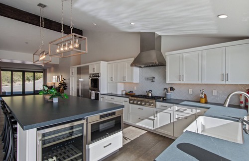 Shadow Ridge Maison | Skyline: 5 bed/6 bath, amazing views, tennis & basketball courts, pool, hot tub