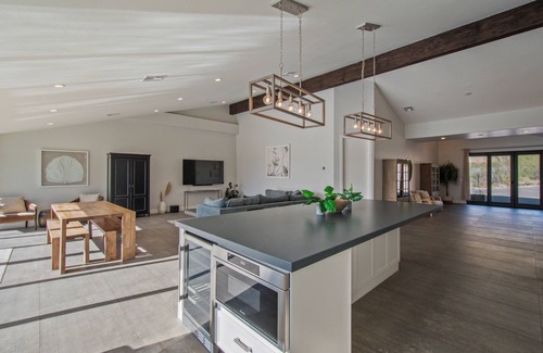 Shadow Ridge Maison | Skyline: 5 bed/6 bath, amazing views, tennis & basketball courts, pool, hot tub