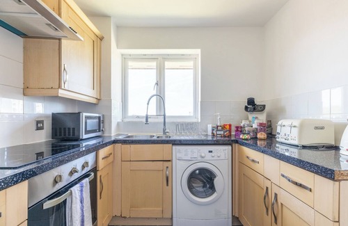 Woolwich Appartement | Skyline Haven Modern 2BR w/ Free Parking & 4kTV