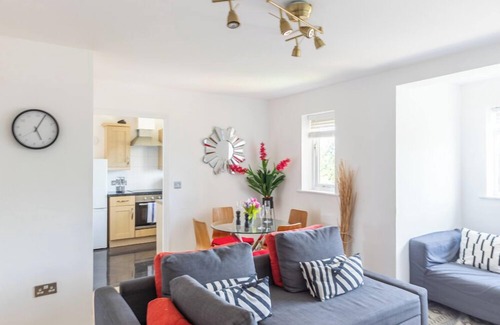 Woolwich Appartement | Skyline Haven Modern 2BR w/ Free Parking & 4kTV