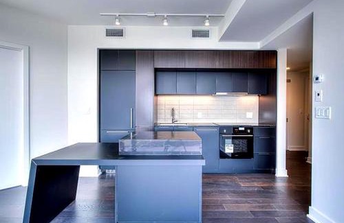 Downtown Montreal Appartement | Skyline Penthouse & Condo - Downtown Montreal - Pool Spa Parking