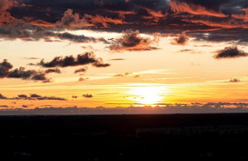 Pleskodale Appartement | Skyline Penthouse with Sunset Views, Jacuzzi & Free Parking