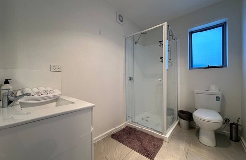 Lindisfarne Appartement | Skyline Serenity Lower - Close to city and airport