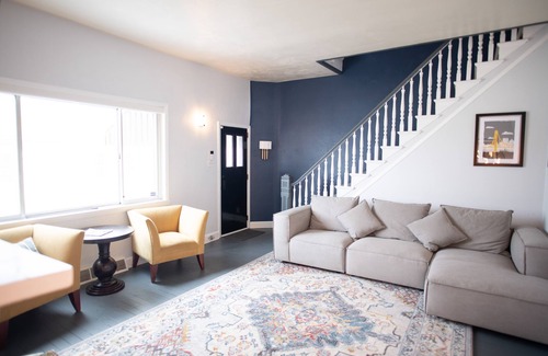 South Side Slopes Maison | Skyline Views & Adventure ★ Dogs 👍 ★ Professionally Cleaned ★ Close to all!