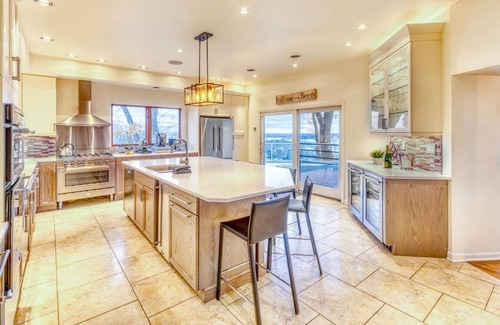 Portage Villa | Vues spectaculaires, bain à remous, foyer, cuisine somptueuse à la villa en bord de mer dunetop!