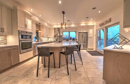 Portage Villa | Vues spectaculaires, bain à remous, foyer, cuisine somptueuse à la villa en bord de mer dunetop!