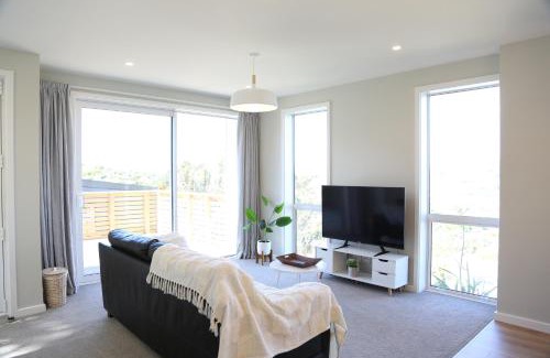 Johnsonville Maison | Skyline Vista - Entirely New House with Luxe Views, Espresso, Netflix & Free Parking