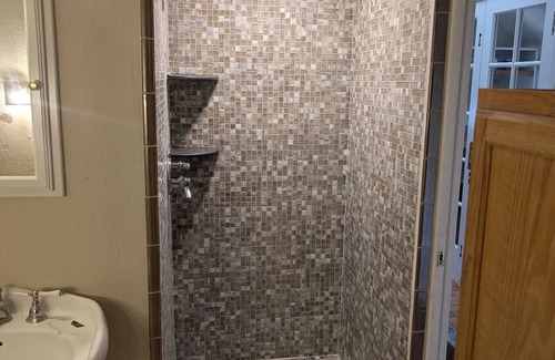 City Park Appartement | SkyView Loft in Healing Center, City Park West, with WiFi, Bathtub & Balcony