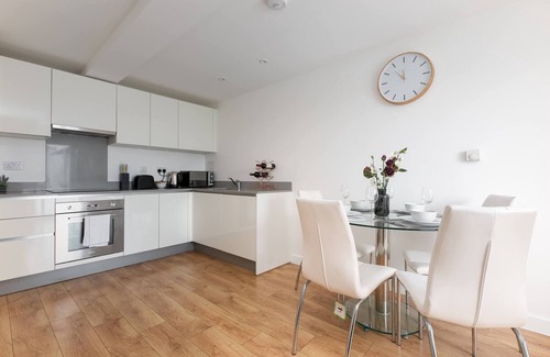Grange Appartement | Appartement 2 chambres Skyvillion Enfield avec balcon et parking