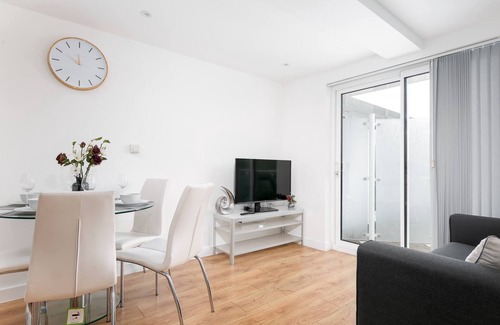 Grange Appartement | Appartement 2 chambres Skyvillion Enfield avec balcon et parking
