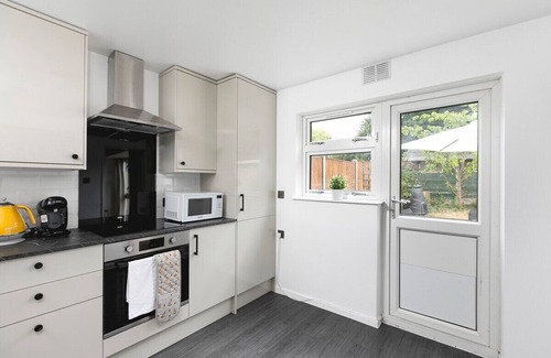 Shephall Maison | Skyvillion - 2Bed Stevenage House w/Garden&Parking
