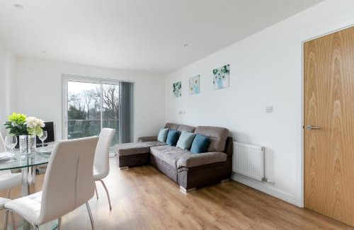 Grange Appartement | Skyvillion - COZY APARTMENTS in Enfield Town With Free Parking & Wifi