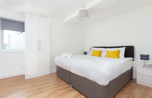 Grange Appartement | Skyvillion - COZY APARTMENTS in Enfield Town With Free Parking & Wifi