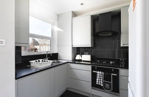 Turkey Street Maison | Skyvillion - Enfield 4Bed House w/Garden + Parking