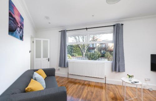 Turkey Street Appartement | Skyvillion - London Enfield 4 Bedroom Cosy House Free Parking Garden
