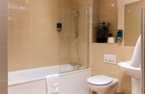 Grange Appartement | Skyvillion's Excellent 2 Bedroom Apartment (Enfield, Greater London)
