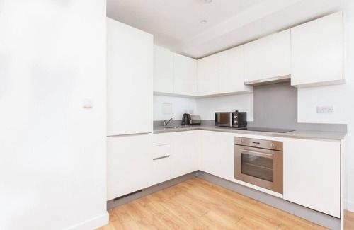 Grange Appartement | Skyvillion - Tower Point Enfield 1 lit avec balcon