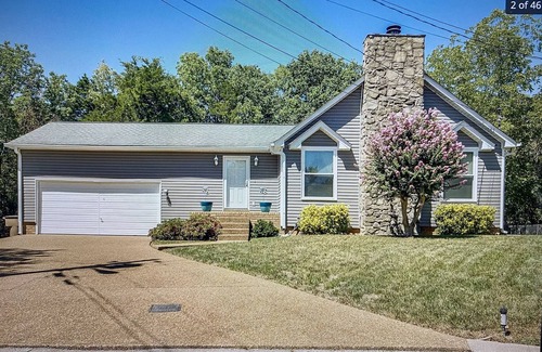 Nashville Maison | Slagledipityville Lake House/ Lakefront & 12 miles from DT/ Broadway Street